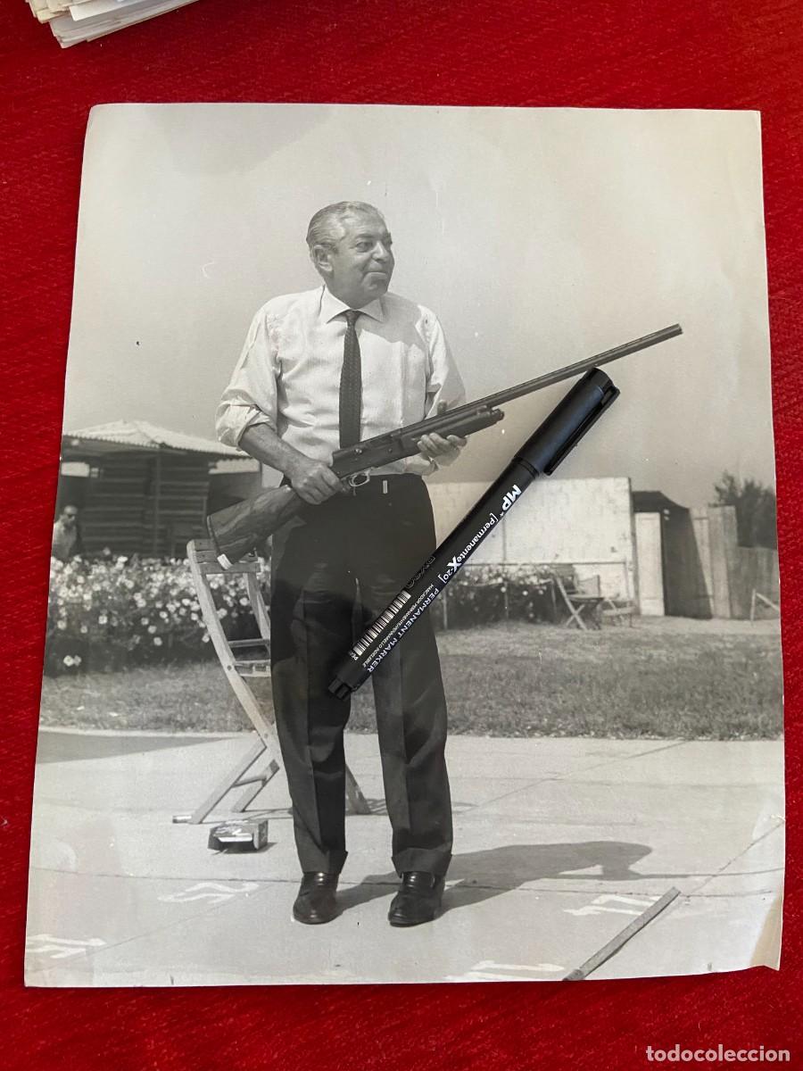 Sammelleidenschaft Sport: FF891 FOTO FOTOGRAFIA ORIGINAL ANGELO MORATTI INTER MILAN INTERNAZIONALE PRESIDENTE TIRO ESCOPETA