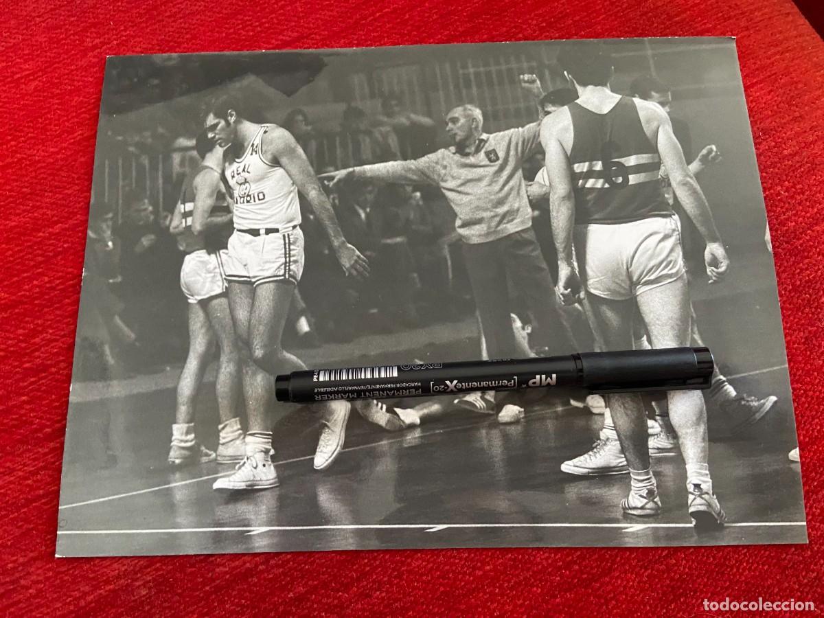 Sports collectibles: F31915 FOTO FOTOGRAFIA ORIGINAL COPA EUROPA BALONCESTO REAL MADRID HONVED (4-12-1969)