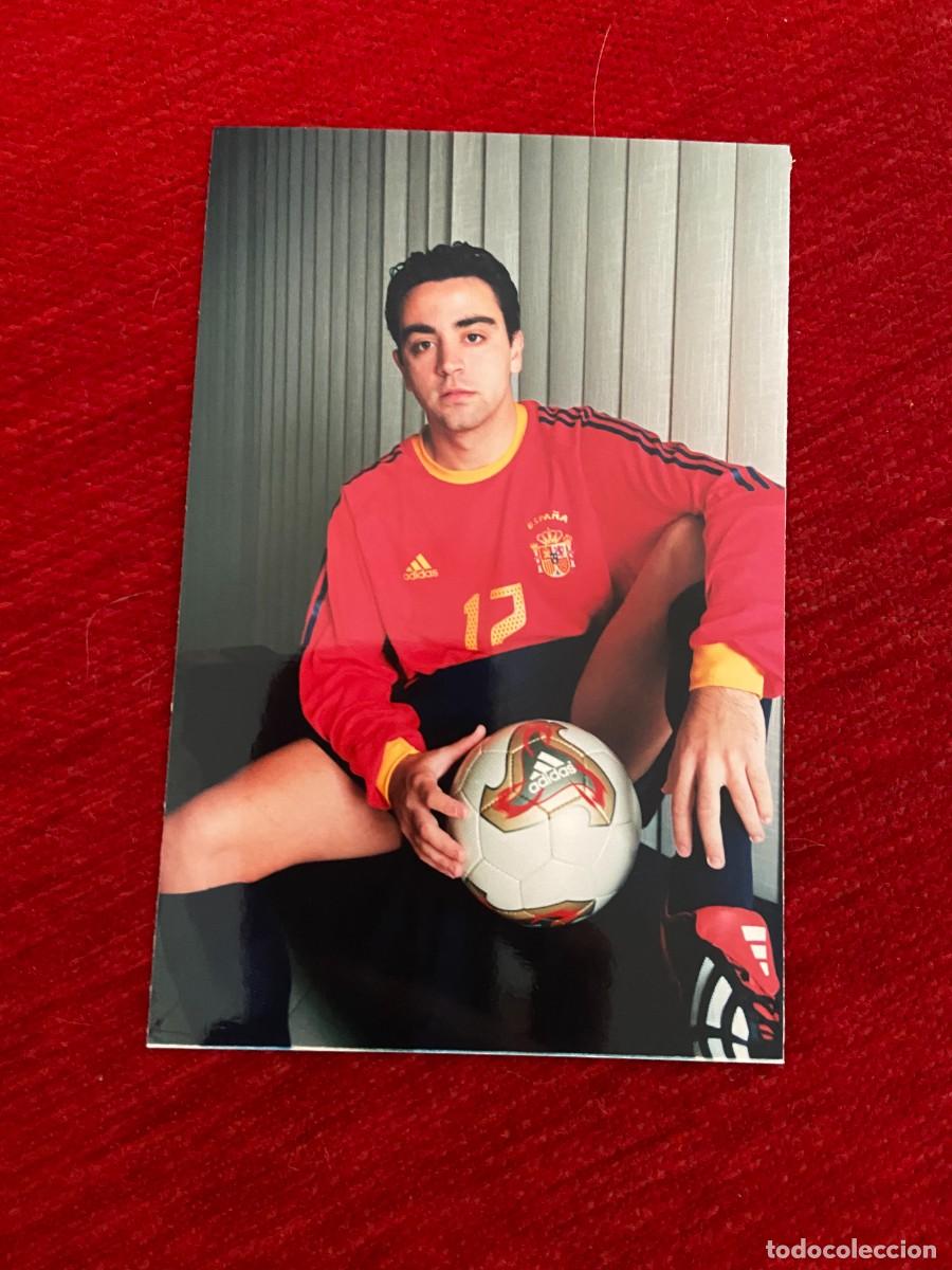 Collectionnisme sportif: R26882 FOTO FOTOGRAFIA ORIGINAL SELECCION ESPA&Ntilde;OLA ESPA&Ntilde;A XAVI HERNANDEZ CON BALON