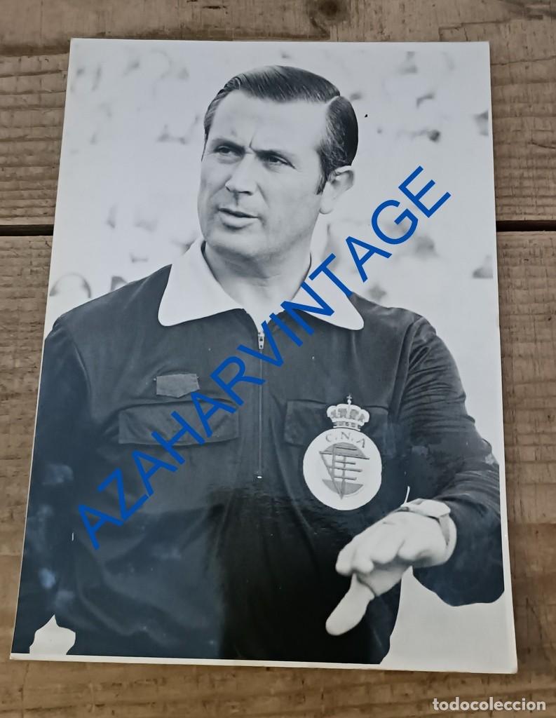 Sports collectibles: A&Ntilde;OS 70-80, ANTIGUA FOTOGRAFIA DEL ARBITRO LAMO CASTILLO, 128X178MM