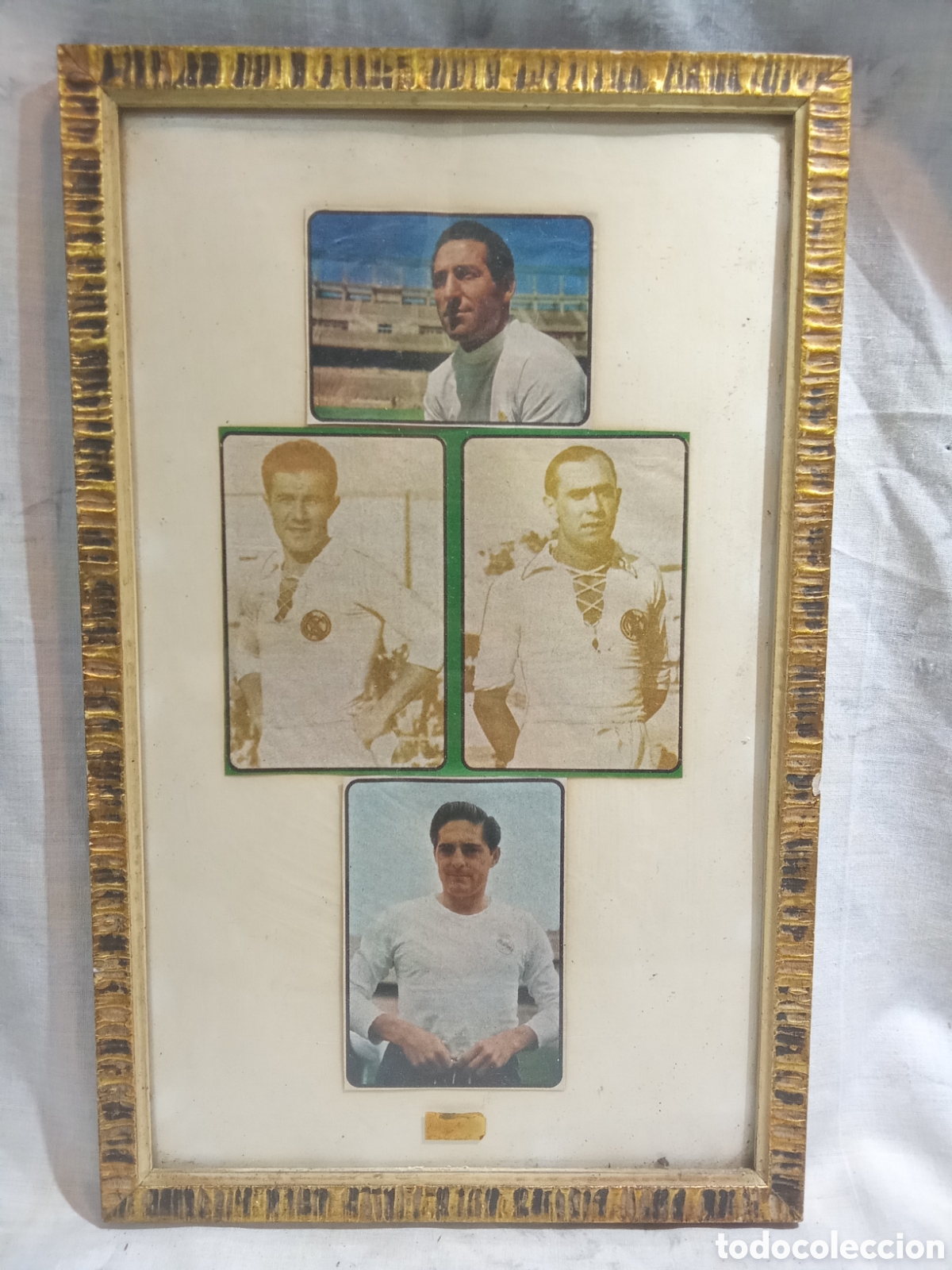 Collectionnisme sportif: MARCO CON RECORTES FOTOGRAFICOS DE ANTIGUOS JUGADORES DE FUTBOL A IDENTIFICAR