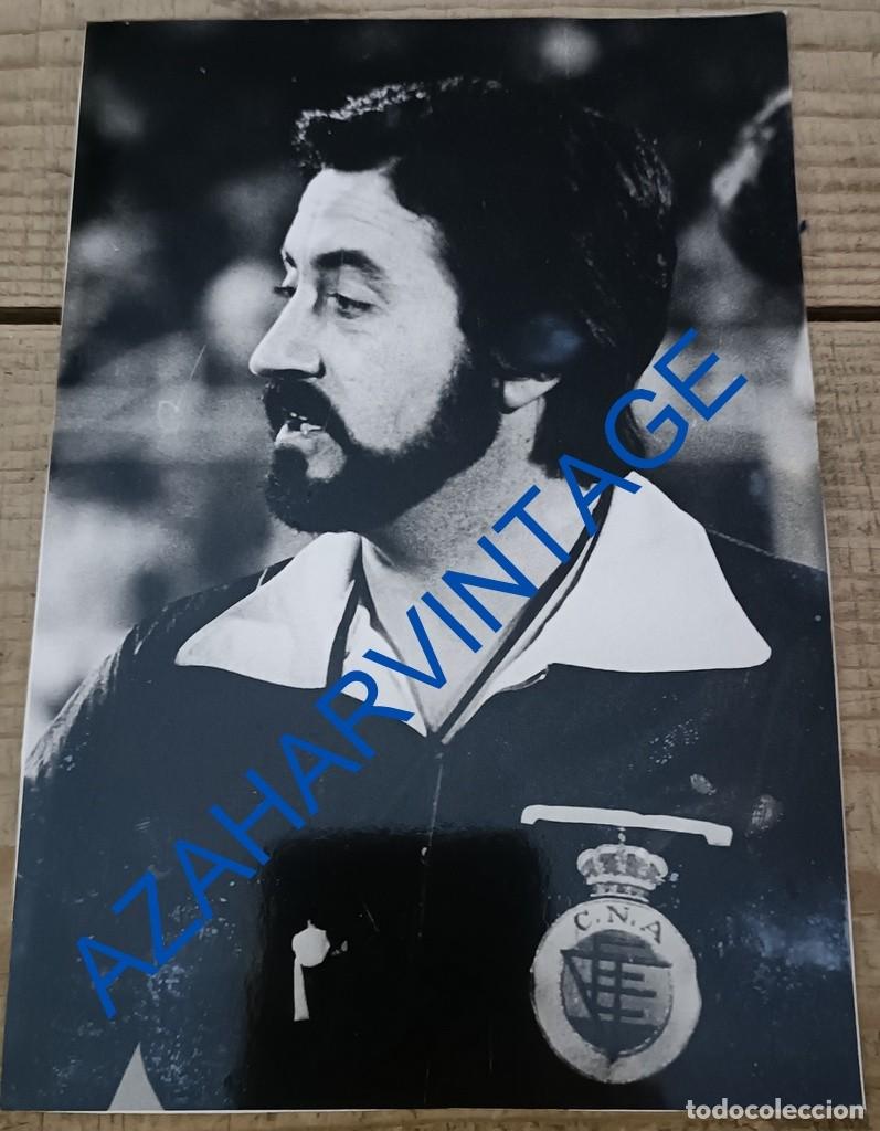 Sports collectibles: A&Ntilde;OS 70-80, ANTIGUA FOTOGRAFIA DEL ARBITRO PES PEREZ, 118X174MM