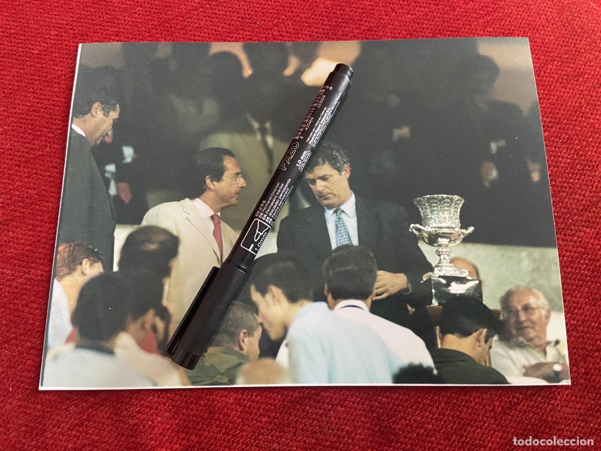 Sports collectibles: F33655 FOTO FOTOGRAFIA ORIGINAL FINAL SUPERCOPA DE ESPA&Ntilde;A MIGUEL ANGEL VILLAR TROFEO