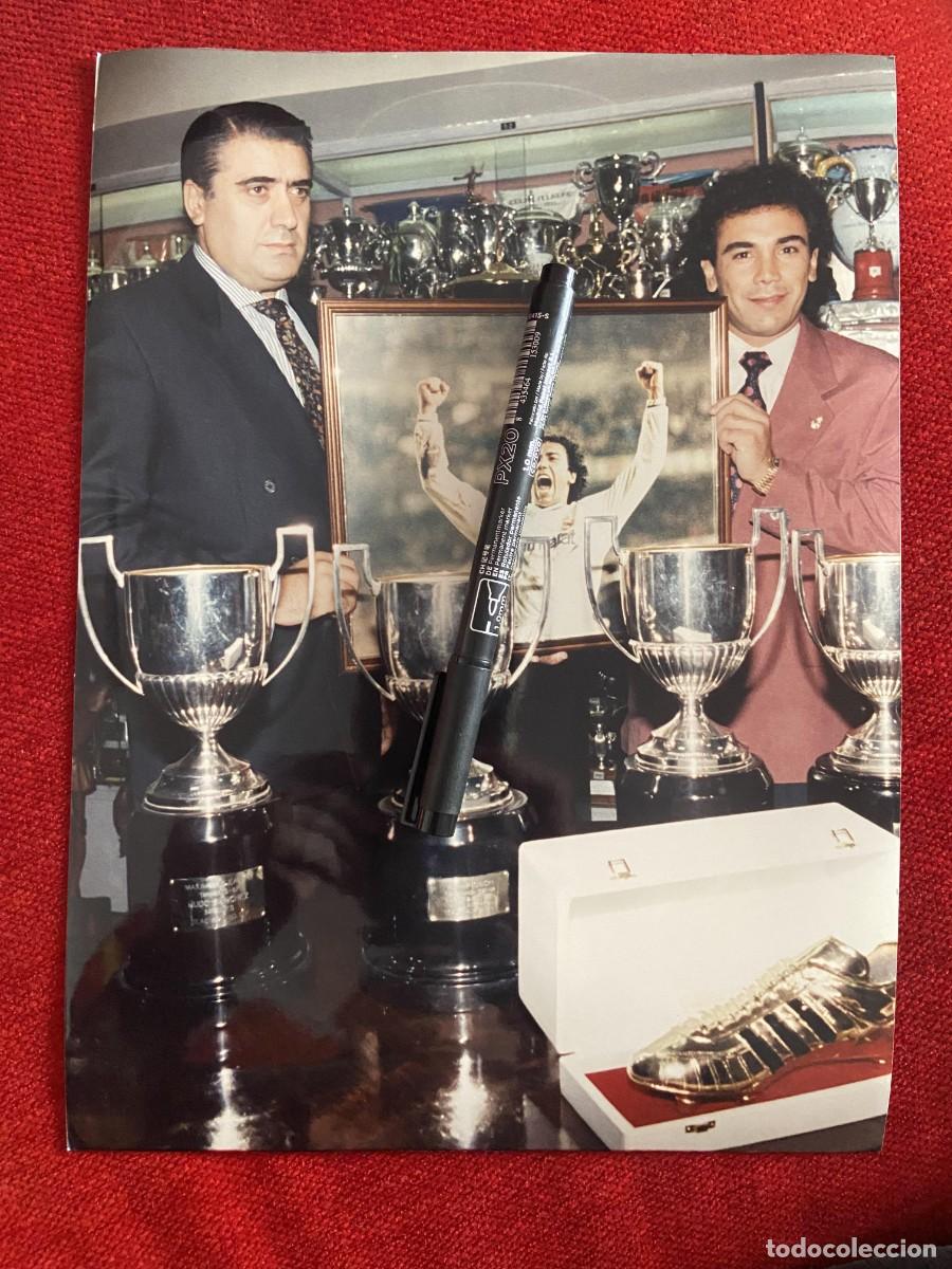 Sports collectibles: F33800 FOTO FOTOGRAFIA ORIGINAL (9-6-1992) HUGO SANCHEZ LORENZO SANZ BOTA DE ORO PICHICHI