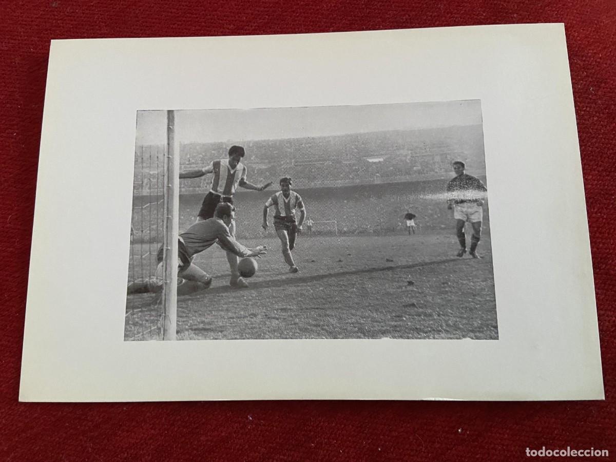 Collectionnisme sportif: F33898 FOTO FOTOGRAFIA SOBRE CARTULINA FUTBOL DESCONOZCO JUGADOR Y EQUIPO?? HERCULES?