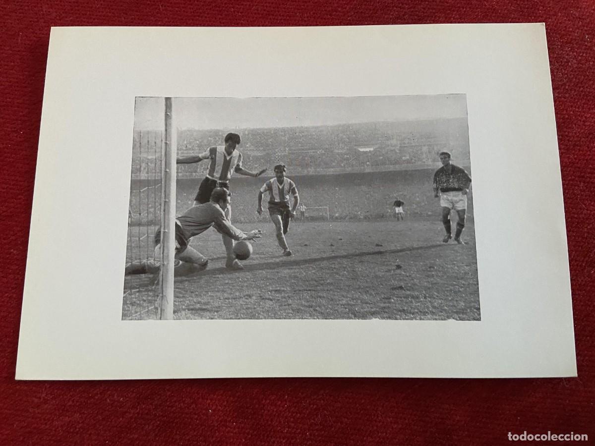 Collectionnisme sportif: F33899 FOTO FOTOGRAFIA SOBRE CARTULINA FUTBOL DESCONOZCO JUGADOR Y EQUIPO?? HERCULES?