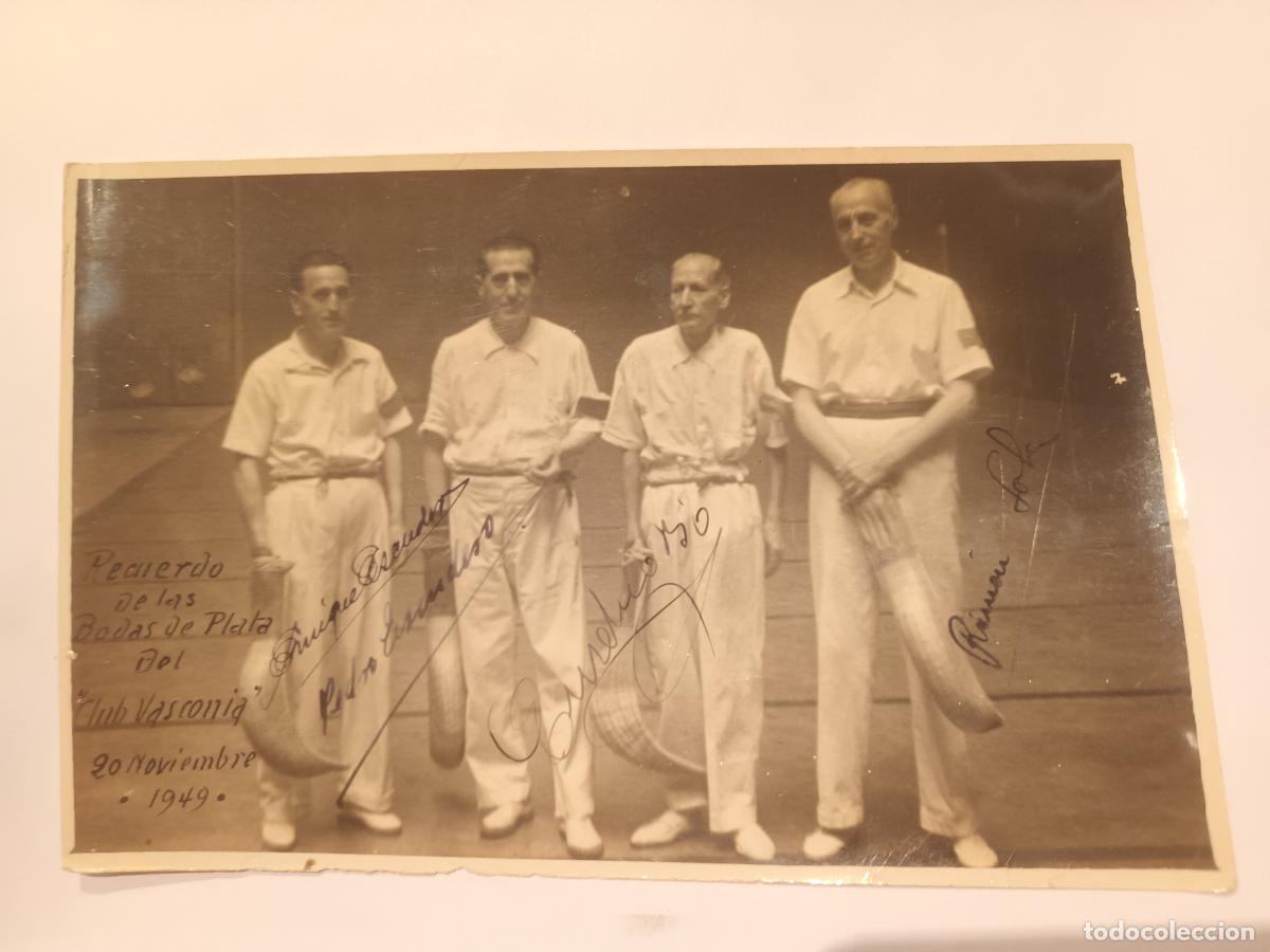 Collectionnisme sportif: FOTOGRAFIA CLUB VASCONIA RECUERDO BODAS DE PLATA. 1949. AUTOGRAFOS PELOTAIRES ENRIQUE ESCUDERO ETC