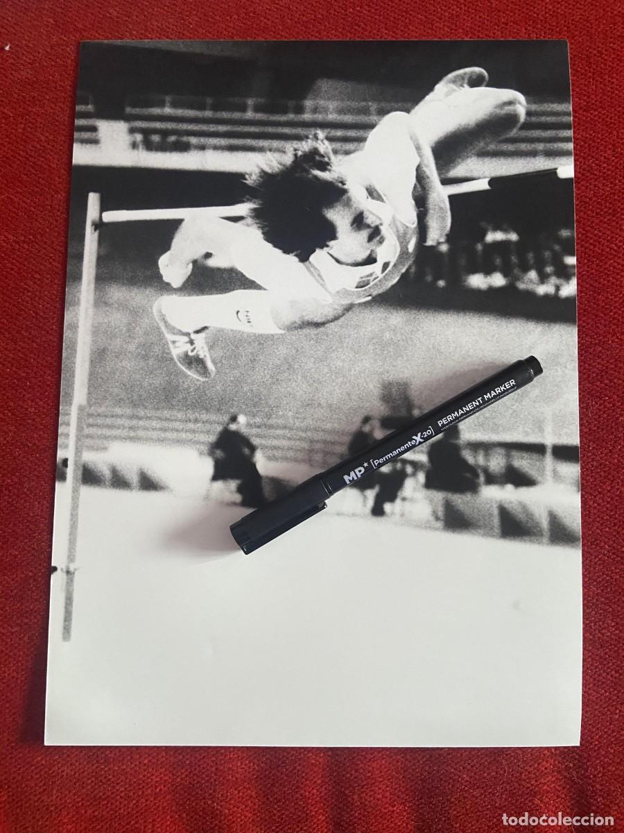 Sports collectibles: FF1892 FOTO FOTOGRAFIA ORIGINAL ATLETISMO SALTO DE ALTURA DESCONOZCO QUIEN ES???