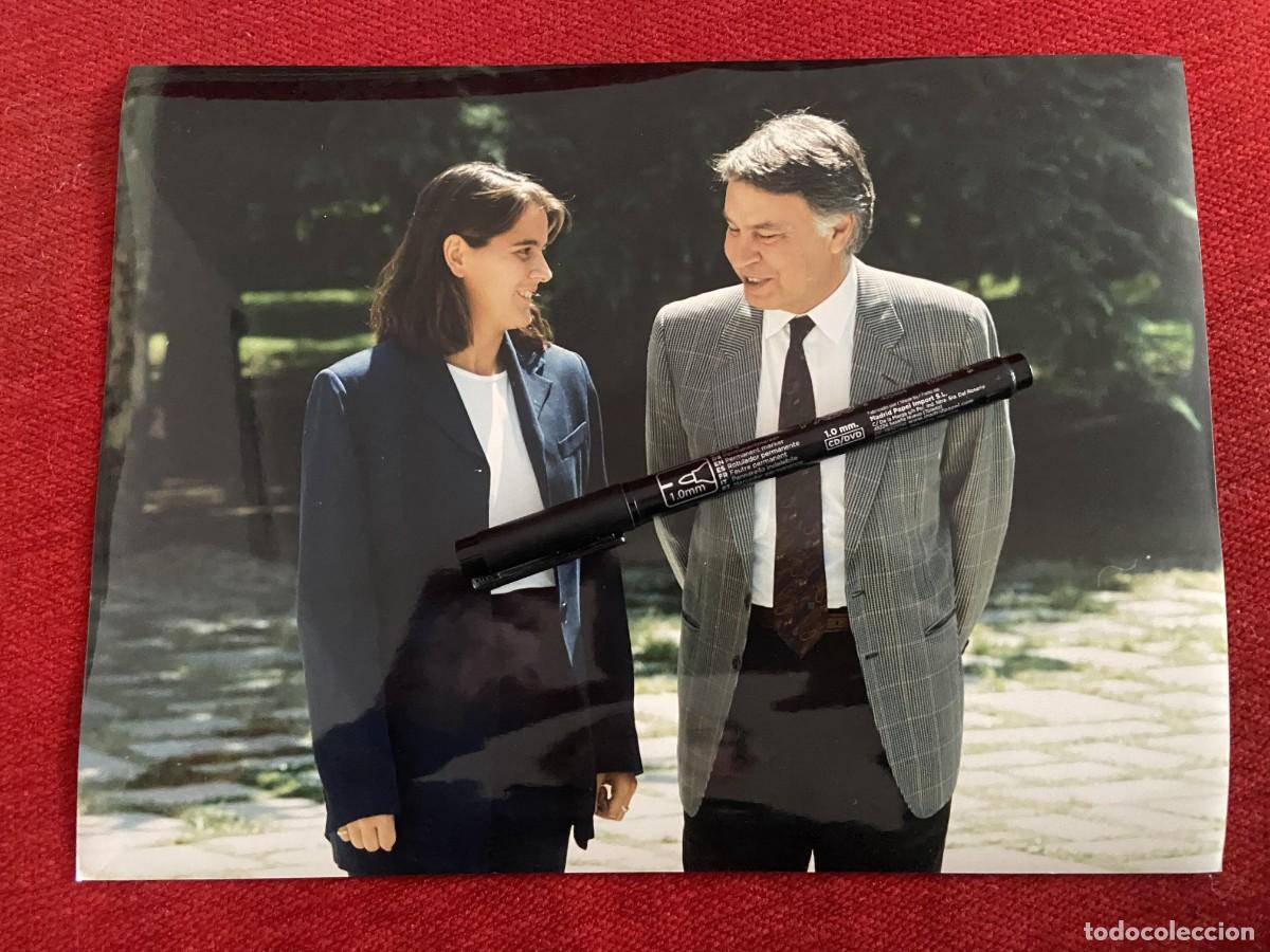 Sports collectibles: F34176 FOTO FOTOGRAFIA ORIGINAL POLITICA TENIS FELIPE GONZALEZ CONCHITA MARTINEZ (7-7-1994)