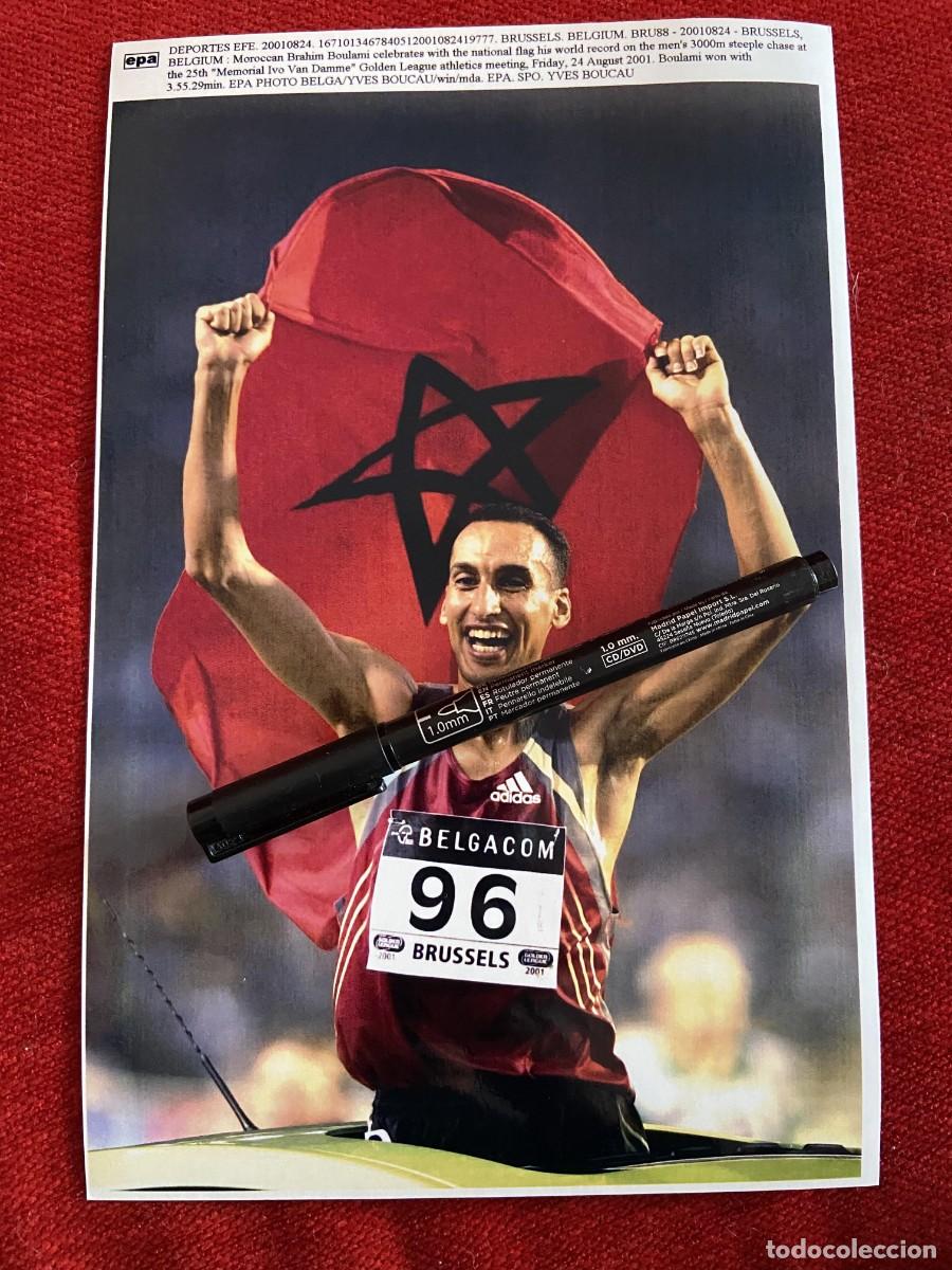 Collectionnisme sportif: F34349 FOTO FOTOGRAFIA ORIGINAL ATLETISMO (24-8-2001) BANDERA MARRUECOS BRAHIM BOULAMI