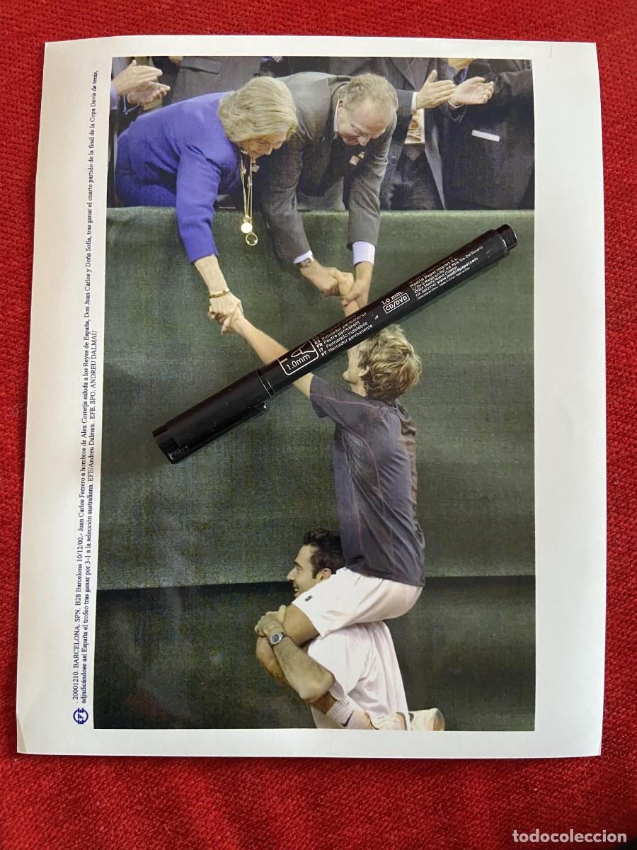 Collectionnisme sportif: F34356 FOTO FOTOGRAFIA ORIGINAL TENIS (10-12-2000) ALEX CORRETJA REY JUAN CARLOS BORBON REINA SOFIA