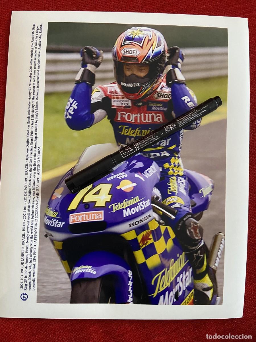 Coleccionismo deportivo: F34366 FOTO FOTOGRAFIA ORIGINAL (3-11-2001) MOTOCICLISMO MOTO GP DAIJIRO KATO HONDA CAMPEON