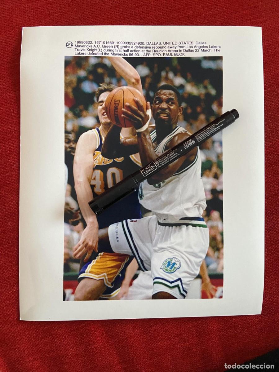 Collectionnisme sportif: F34414 FOTO FOTOGRAFIA ORIGINAL NBA(22-3-1999)DALLAS MAVERICKS AC GREEN ANGELES LAKERS TRAVIS KNIGHT