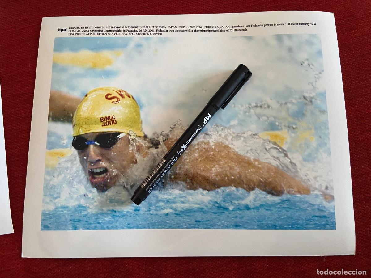 Sports collectibles: F34655 FOTO FOTOGRAFIA ORIGINAL NATACION (27-7-2001) LARS FROELANDER