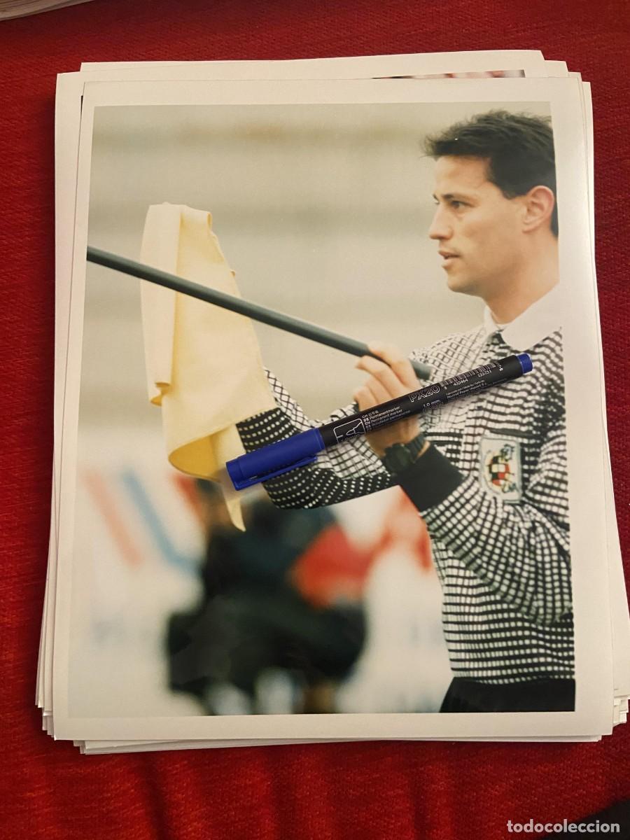 Collectionnisme sportif: FF2094 FOTO FOTOGRAFIA ORIGINAL FUTBOL ARBITRO COLEGIADO BANDERA PALO