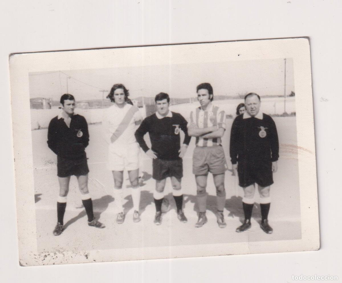 Coleccionismo deportivo: Fotograf&iacute;a 10,50 x 7,50 cm En Valdemoro, partido futbol contra el Rayo Vallecano Foto Mart&iacute;n 1974