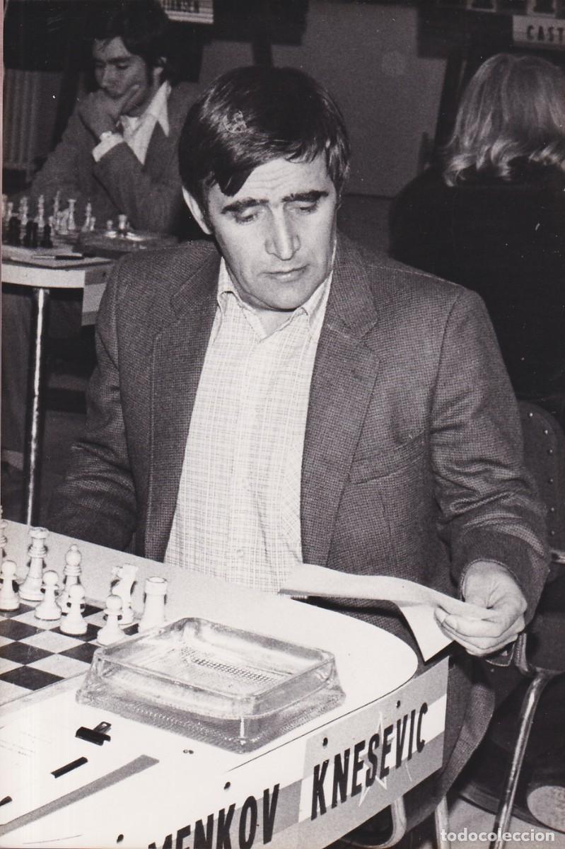 Collectionnisme sportif: AJEDREZ - TORNEO DE LINARES 1979 - FOTO ORIGINAL DEL JUGADOR SERVIO MILORAD KNESEVIC - 18x12 CM