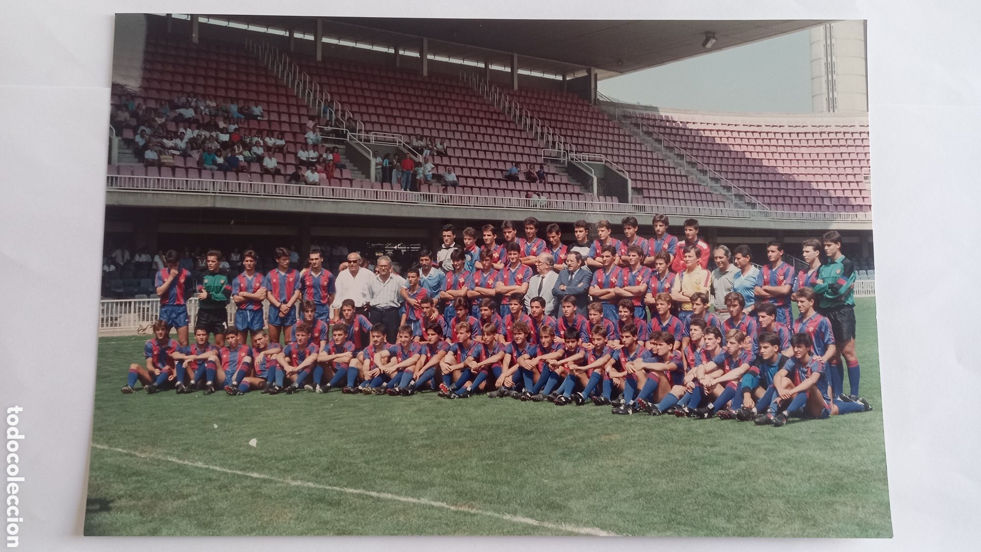 Coleccionismo deportivo: Foto 30 x 20 ctms. FC BARCELONA. Equipos inferiores 1988. Guardiola-Ferrer-Busquets. Villalgordo Fot