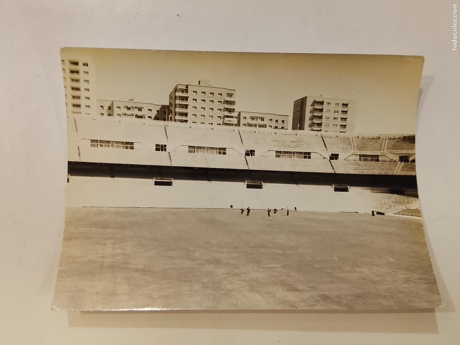 Coleccionismo deportivo: CAMPO DE FUTBOL - MADRID - FOTOGRAFIA ANTIGUA ESTADIO FUTBOL -&iquest;&iquest; BERNABEU CHAMARTIN ??-(115.367)