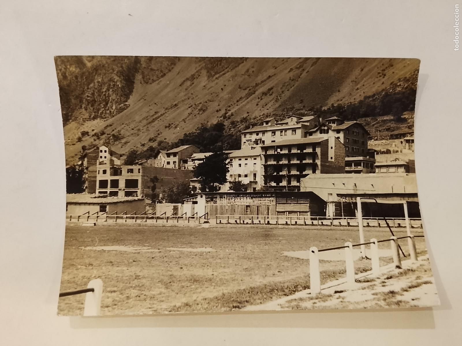 Coleccionismo deportivo: CAMPO DE FUTBOL - ANDORRA - &iquest;&iquest; ORDINO ?? - FOTOGRAFIA ANTIGUA ESTADIO FUTBOL -(115.371)