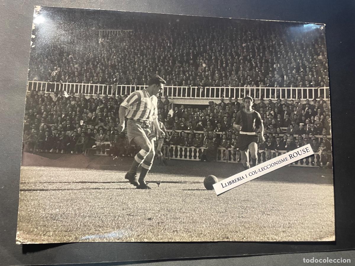 Coleccionismo deportivo: F.C.B. - FUTBOL CLUB BARCELONA /R.C.D. ESPA&Ntilde;OL ANTIGUA FOTOGRAFIA 15 ABRIL 1956 LOTE 2&ordm; OBSEQUIO DE