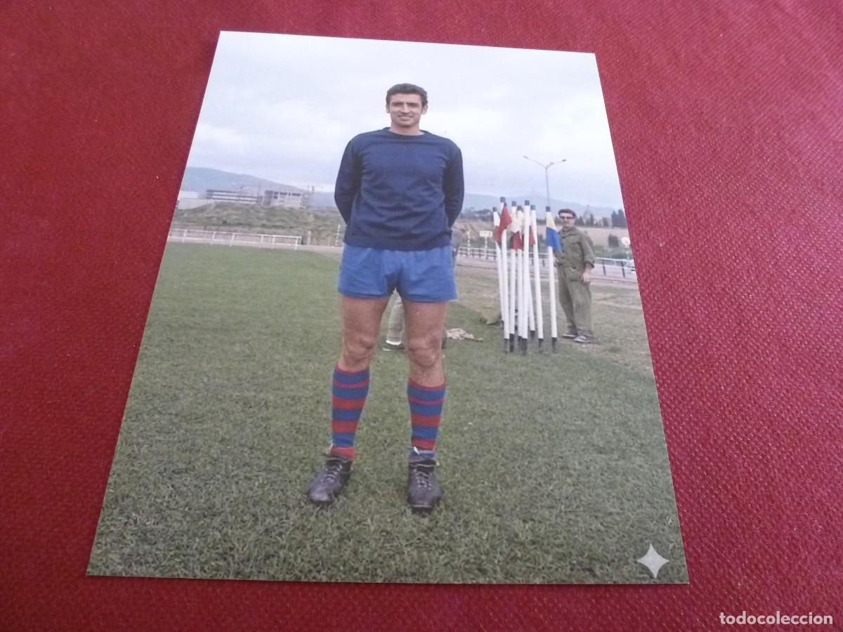 Coleccionismo deportivo: FOT MATE (15 X 20) 1968 SADURNI (BAR&Ccedil;A) PARA UN ENTRENO DEL FC.BARCELONA