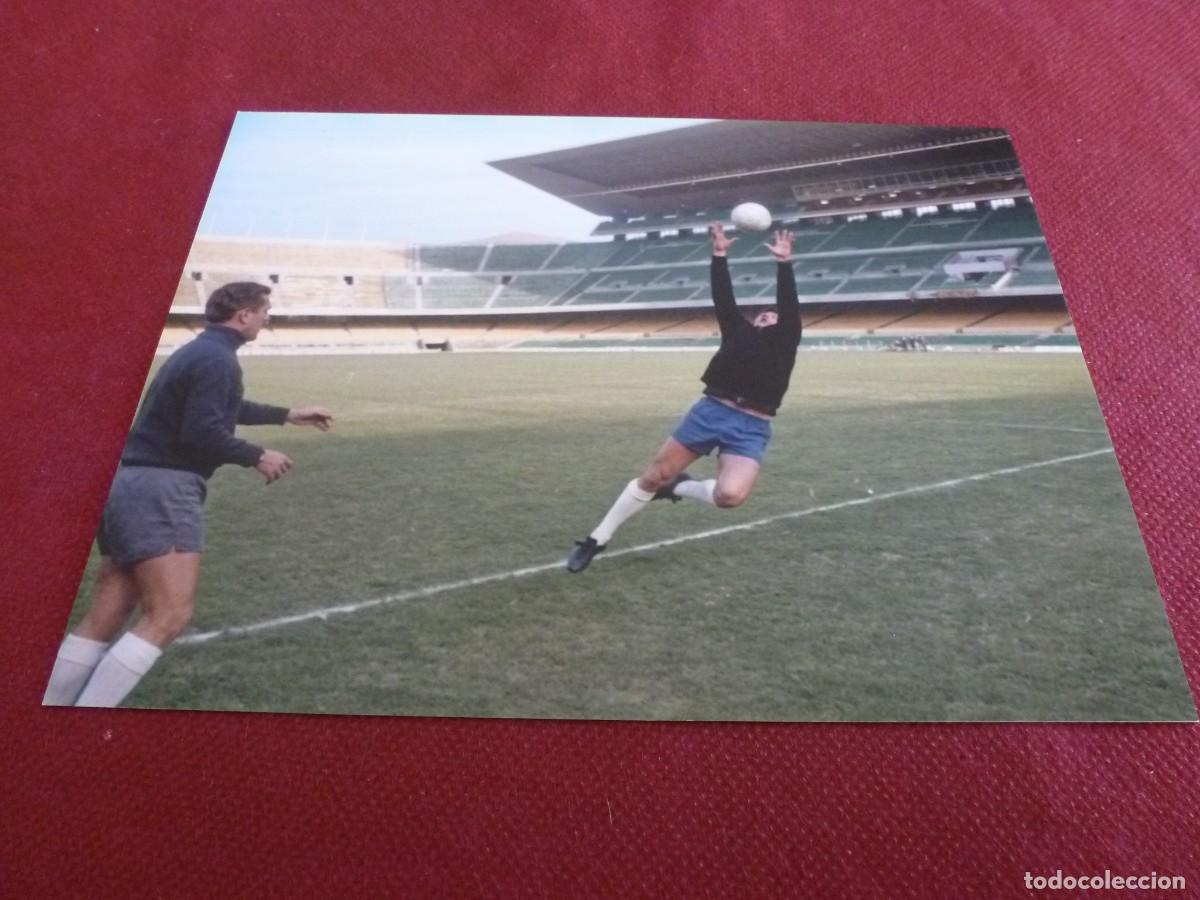 Coleccionismo deportivo: FOT MATE (15 X 20) SADURNI (FC BARCELONA) CON ENTRENADOR DE PORTEROS BAR&Ccedil;A SR COLOMER