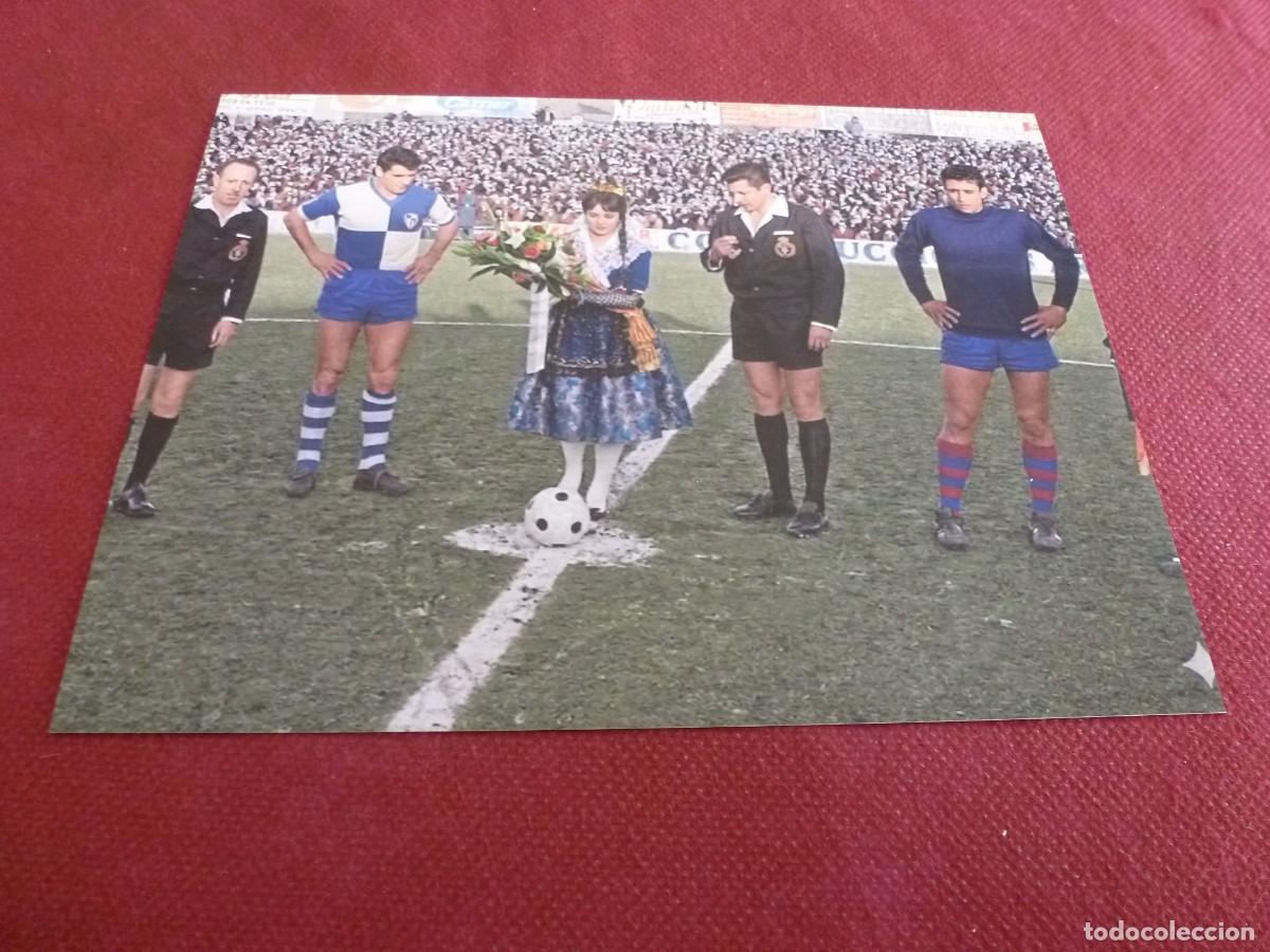 Coleccionismo deportivo: FOT MATE (15 X 20)LIGA 66-67 SABADELL 2 BAR&Ccedil;A 0 SAQUE HONOR ENTRE CAPITANES Y TRIO ARBITRAL