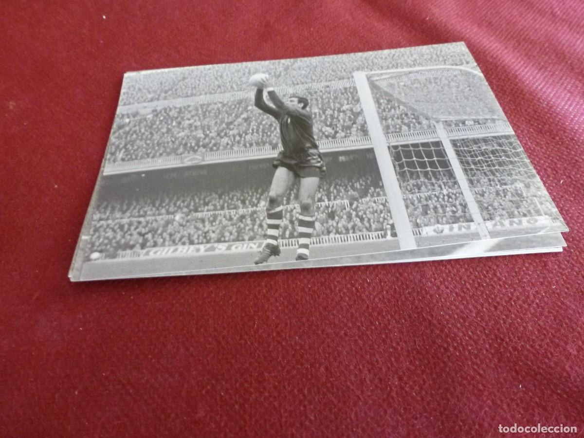 Coleccionismo deportivo: FOT MATE (11 X 15) LIGA 67-68 CAMP NOU BA&Ccedil;A 1 ATH.CLUB BILBAO 0 - IRIBAR