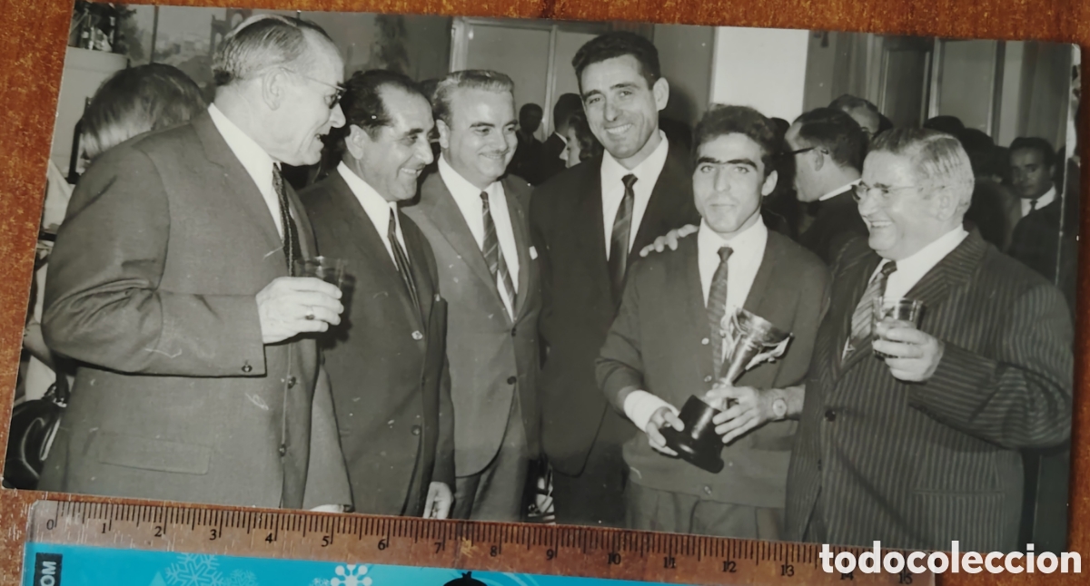 Coleccionismo deportivo: Fotograf&iacute;a original Cesar Rodriguez /Telmo Zarra/Mariano Martin (Camp Nou)