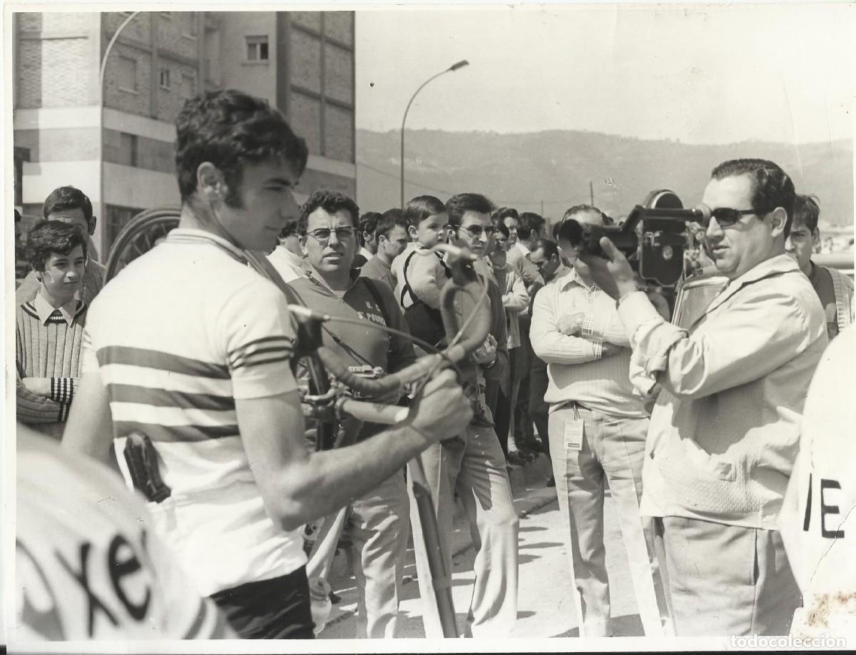 Coleccionismo deportivo: Eddie Merckx. Fotograf&iacute;a Vuelta Ciclista Setmana Catalana. Fotox P. Farran. Sabadell. A&ntilde;os 1974.