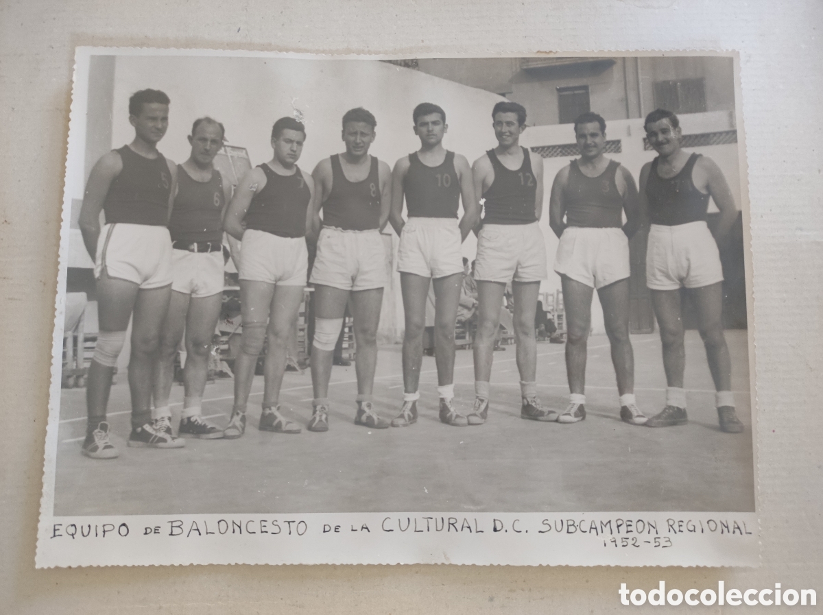Coleccionismo deportivo: EQUIPO DE BALONCESTO DE LA CULTURAL D.C. Castell&oacute;n SUBCAMPEON REGIONAL 1952-53