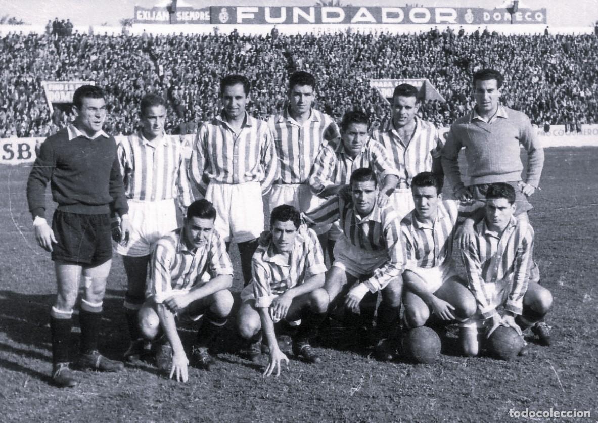 Coleccionismo deportivo: R.BETIS B. ALINEACI&Oacute;N PARTIDO 1954-1955. FOTO