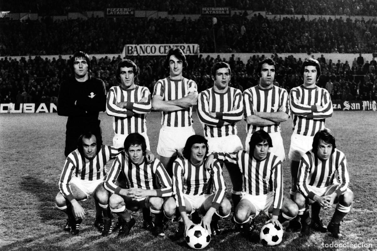Coleccionismo deportivo: R.BETIS B. ALINEACI&Oacute;N PARTIDO DE LIGA 1976-1977 EN LA ROMAREDA VS EL ZARAGOZA. FOTO