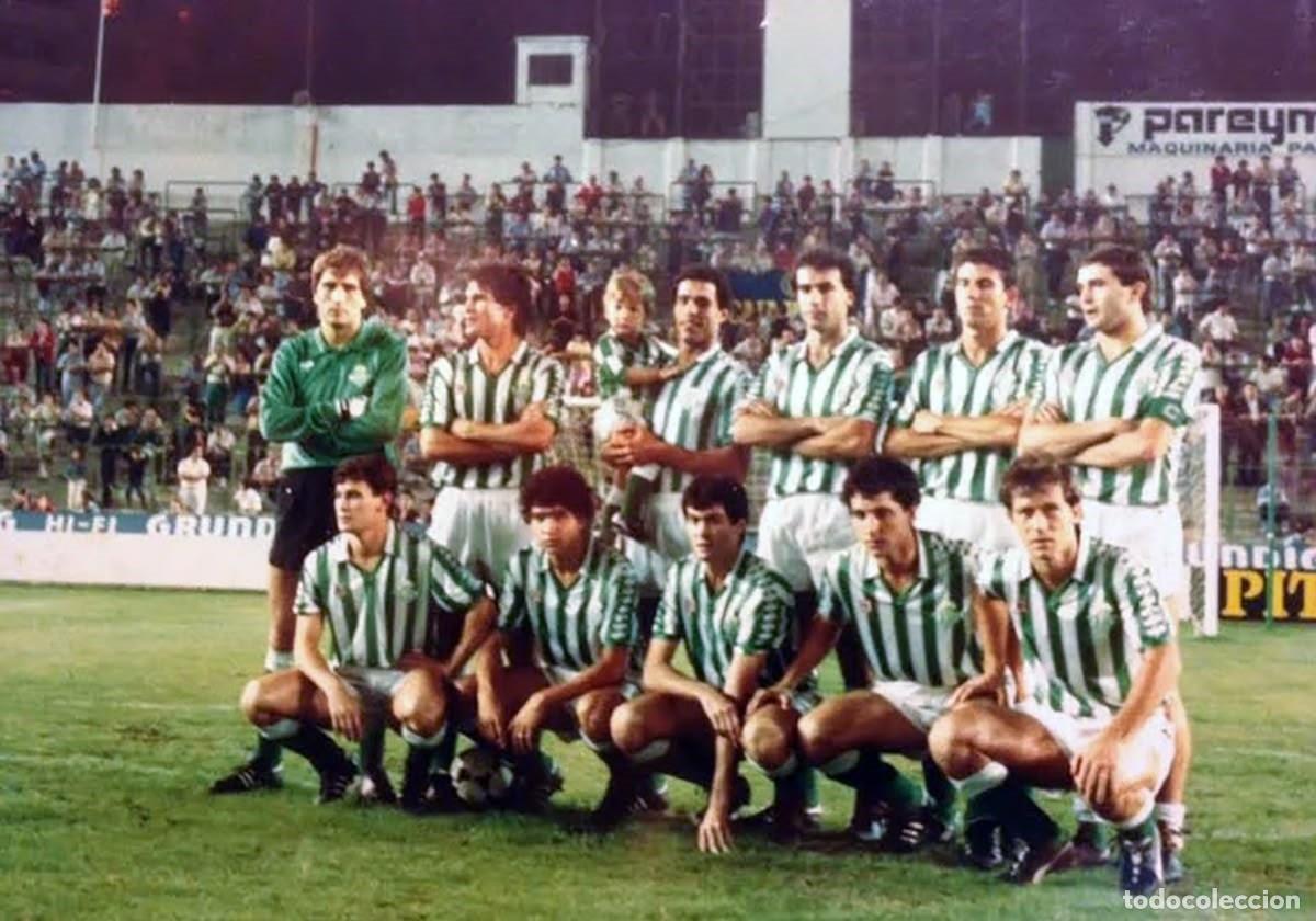 Coleccionismo deportivo: R.BETIS B. ALINEACI&Oacute;N PARTIDO COPA DEL REY 1983-1984 EN EL B. VILLAMAR&Iacute;N VS B. LINENSE. FOTO