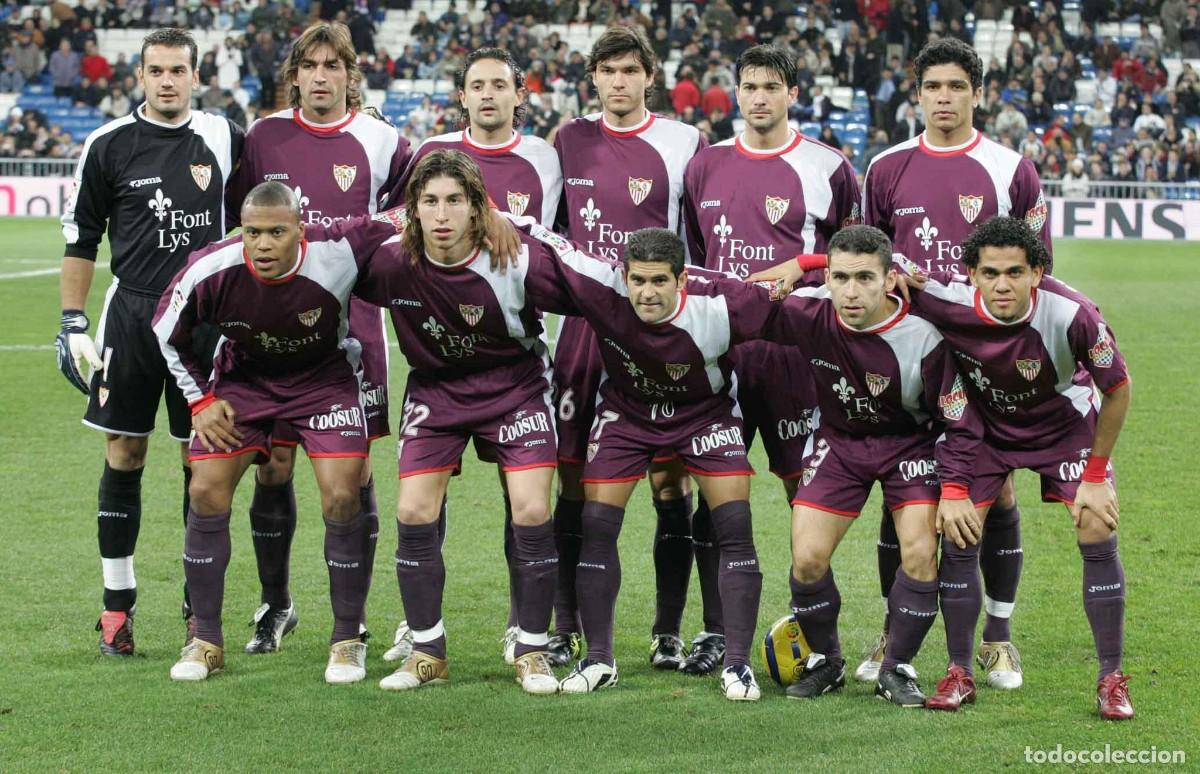 Coleccionismo deportivo: SEVILLA F.C. ALINEACI&Oacute;N PARTIDO DE LIGA 2004-2005 EN EL BERNAB&Eacute;U R. MADRID. FOTO