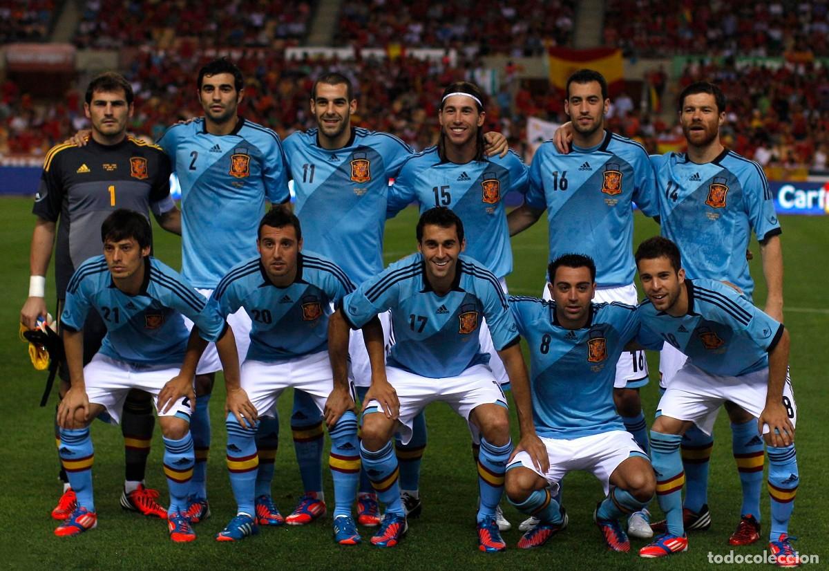 Coleccionismo deportivo: SELECCI&Oacute;N ESPA&Ntilde;OLA DE F&Uacute;TBOL. ALINEACI&Oacute;N PARTIDO AMISTOSO 2012 EN LA CARTUJA VS CHINA. FOTO