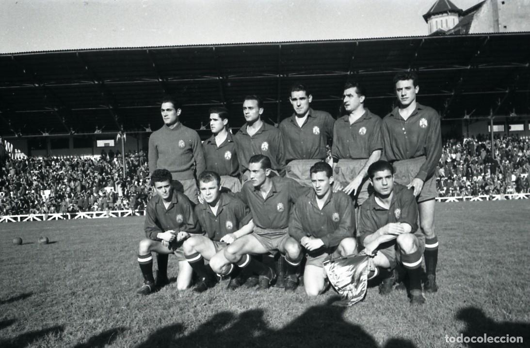 Coleccionismo deportivo: SELECCI&Oacute;N ESPA&Ntilde;OLA DE F&Uacute;TBOL. ALINEACI&Oacute;N PARTIDO AMISTOSO 1953 EN SAN MAM&Eacute;S VS SUECIA. FOTO