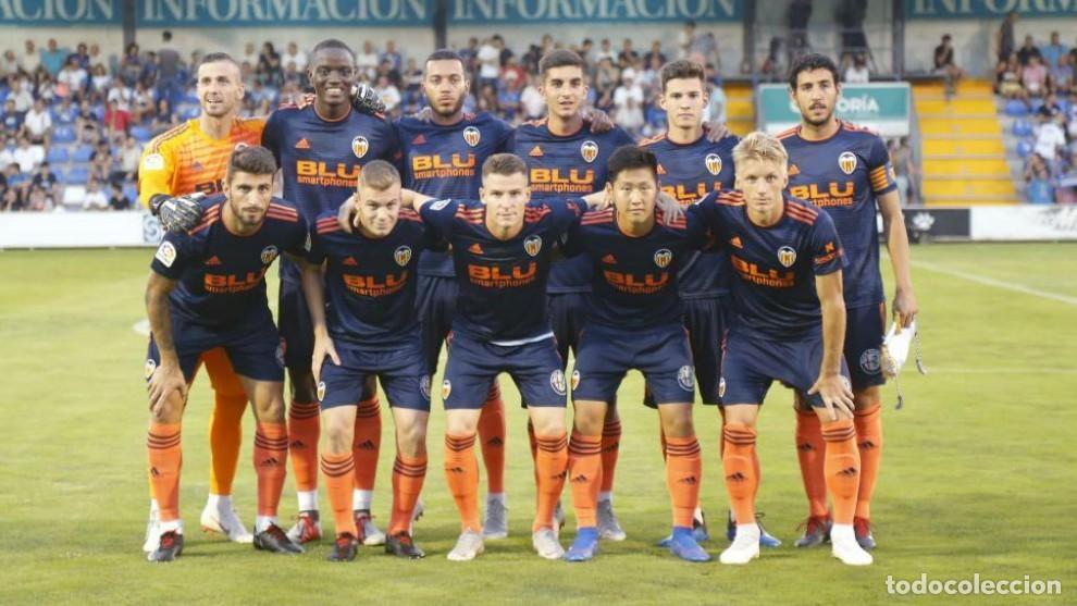 Coleccionismo deportivo: VALENCIA C.F. ALINEACI&Oacute;N PARTIDO AMISTOSO 2018 EN EL COLLAO VS EL ALCOYANO. FOTO