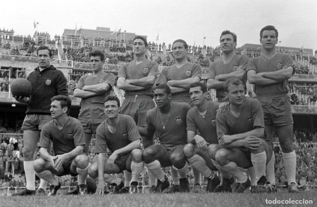 Coleccionismo deportivo: VALENCIA C.F. ALINEACI&Oacute;N PARTIDO DE LIGA 1961-1962 EN EL BERNAB&Eacute;U VS R. MADRIS. FOTO