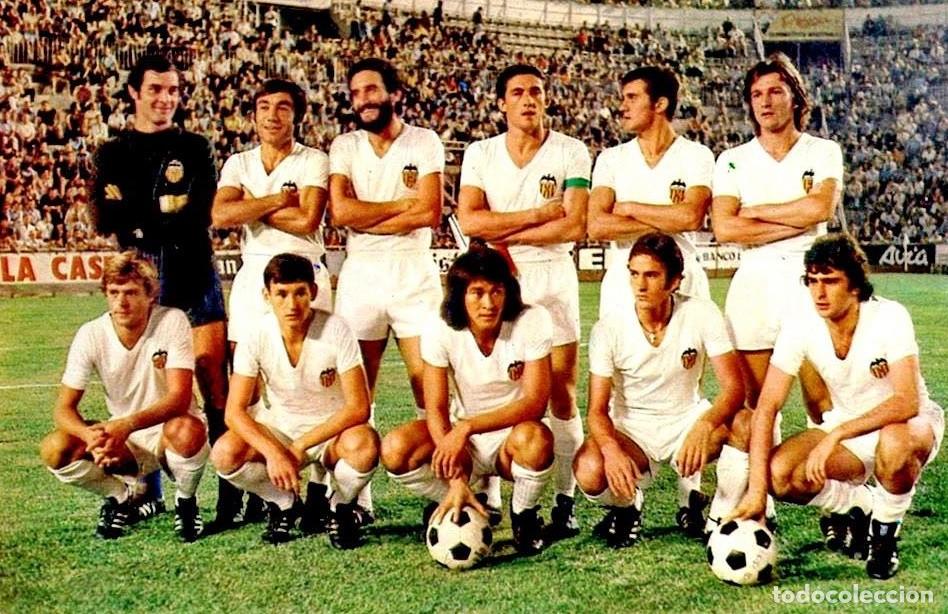 Coleccionismo deportivo: VALENCIA C.F. ALINEACI&Oacute;N TROFEO NARANJA 1976 EN MESTALLA VS CSKA MOSC&Uacute;. FOTO