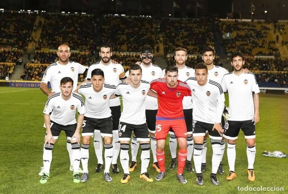 Coleccionismo deportivo: VALENCIA C.F. ALINEACI&Oacute;N PARTIDO COPA DEL REY 2015-2016 EN EL GRAN CANARIA VS L. PALMAS. FOTO