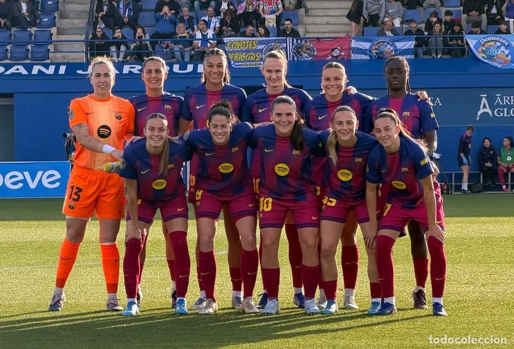 Coleccionismo deportivo: F.C. BARCELONA FEMENINO. ALINEACI&Oacute;N CAMPE&Oacute;N DE LIGA 2025-2026 EN EL DANI JARQUE VS EL ESPA&Ntilde;OL. FOTO