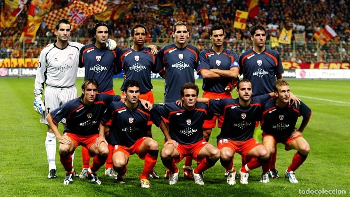 Coleccionismo deportivo: AT. OSASUNA. ALINEACI&Oacute;N PARTIDO COPA UEFA 2006-2007 EN EL VS EL LENS. FOTO