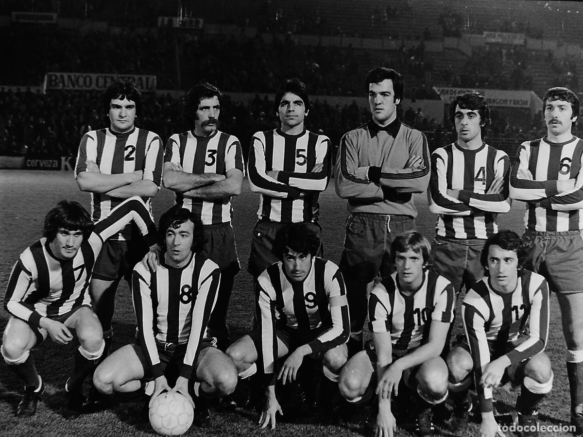 Coleccionismo deportivo: D. ALAV&Eacute;S. ALINEACI&Oacute;N PARTIDO COPA DEL REY 1977-1978 EN LA ROMAREDA VS EL ZARAGOZA. FOTO