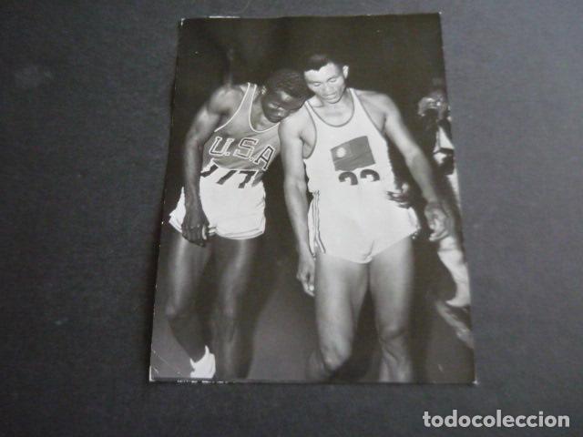 Collezionismo sportivo: JOHNSON JUGADOR DE BALONCESTO ANTIGUA FOTOGRAFIA ORIGINAL 18 X 13 CM