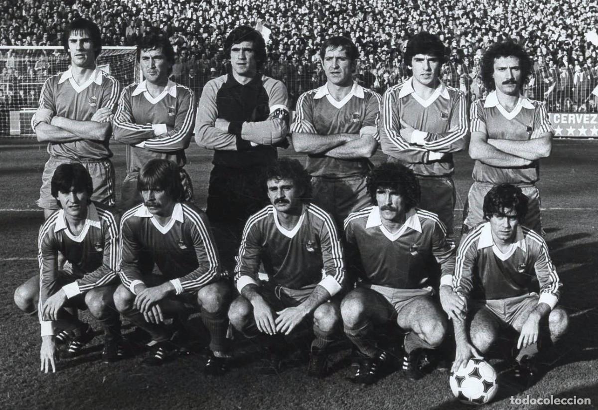 Coleccionismo deportivo: R. SOCIEDAD. ALINEACI&Oacute;N PARTIDO DE LIGA 1980-1981 EN EL BERNAB&Eacute;U VS R. MADRID. FOTO