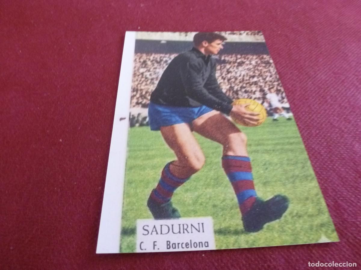 Coleccionismo deportivo: FOTO MATE(11 X 15) SADURNI(BAR&Ccedil;A) EN EL BERNABEU EN UN REAL MADRID-FC BARCELONA