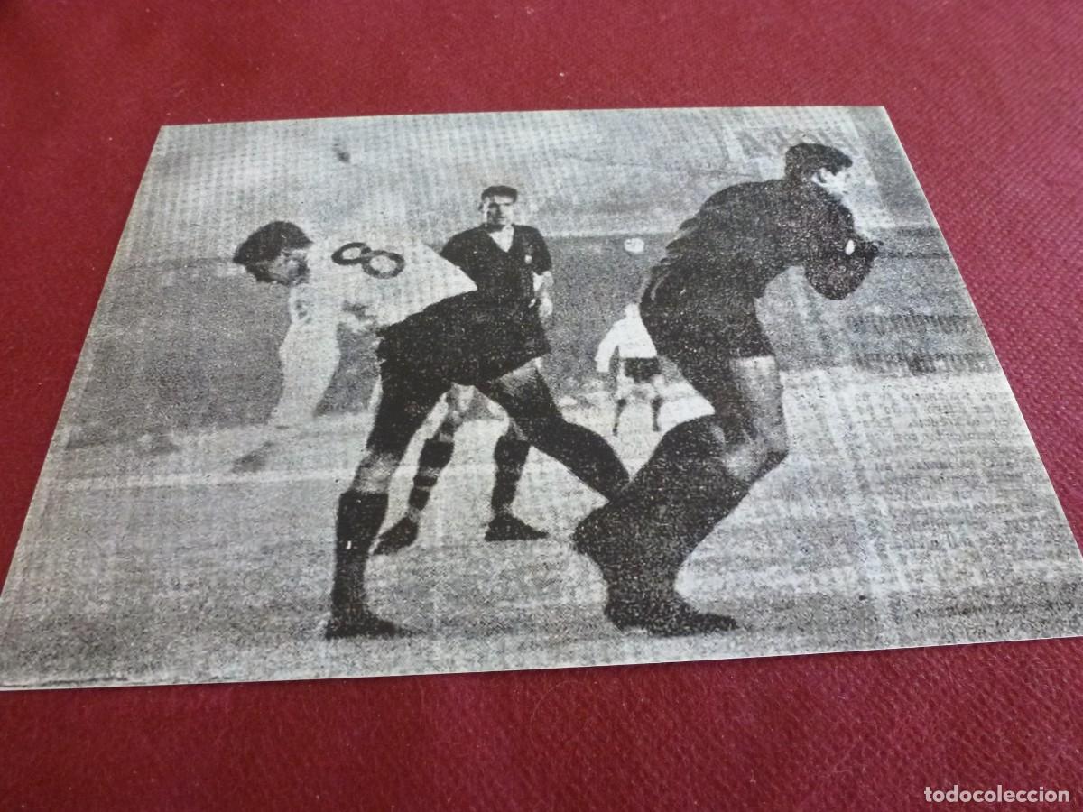 Coleccionismo deportivo: FOTO MATE(15 X 20) LIGA CAMP NOU BAR&Ccedil;A 3 PONTEVEDRA 1 INICIOS A&Ntilde;OS 60