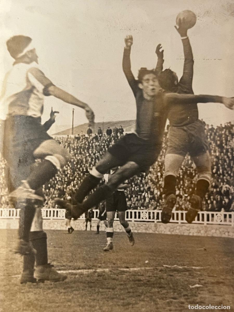 Coleccionismo deportivo: FOTOGRAF&Iacute;A DEL FUTBOL CLUB BARCELONA 1920&rsquo;S CAMPO DE LES CORTS.